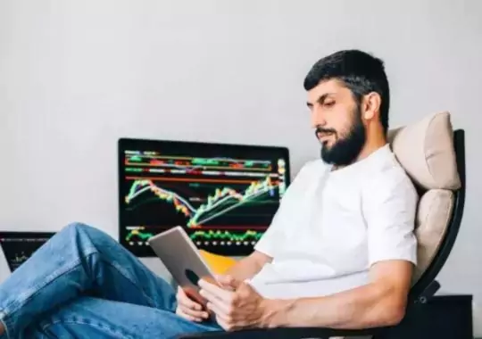 A man learning technical analysis to trade.